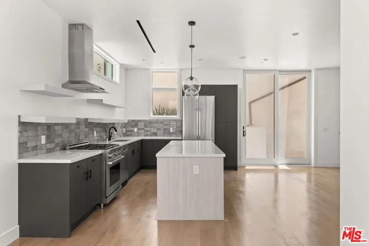 728 Indiana Avenue, Venice, California 90291