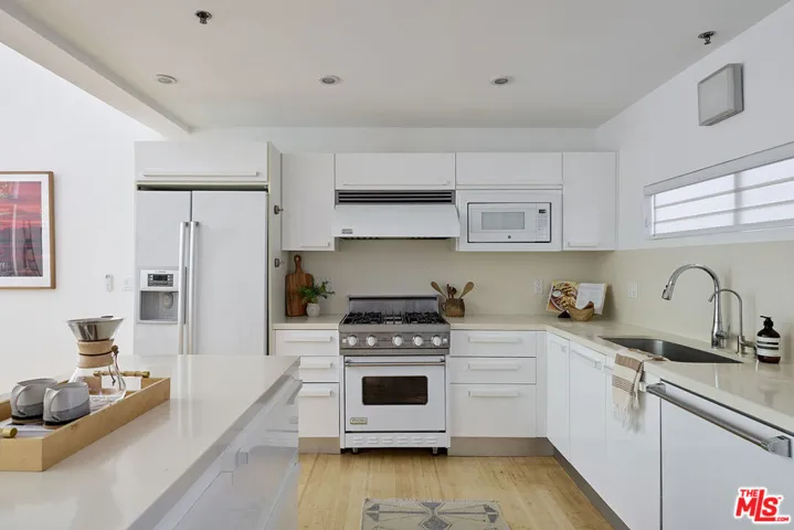 13326 Beach Avenue 105, Marina Del Rey, California 90292