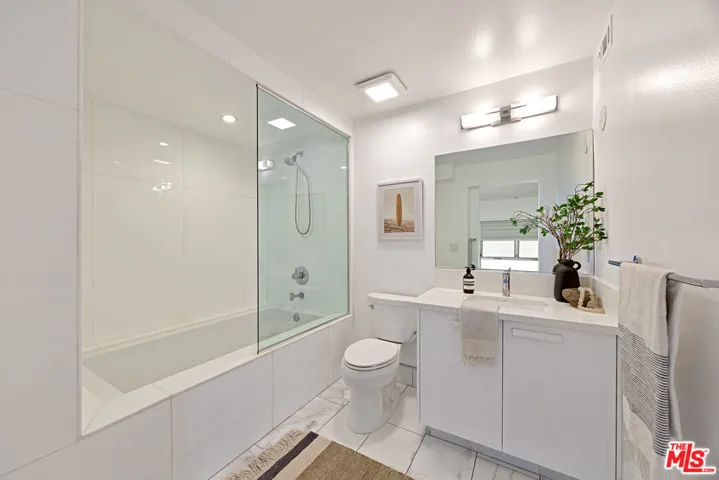 13326 Beach Avenue 105, Marina Del Rey, California 90292