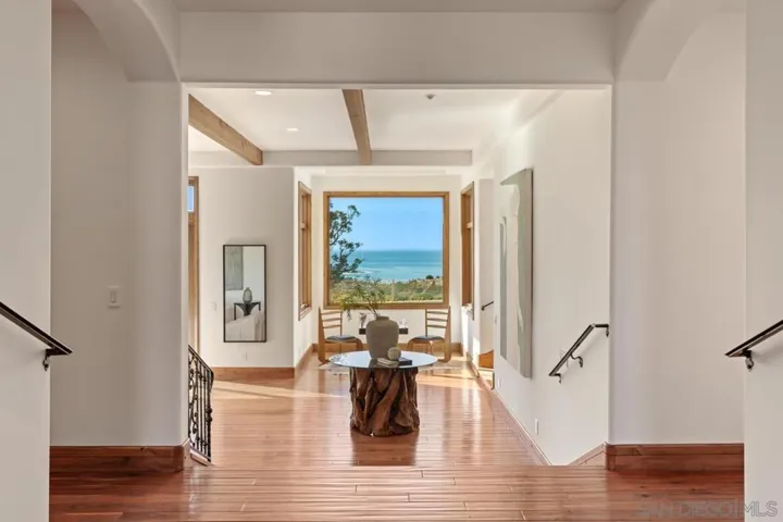 8080 La Jolla Scenic Dr N, La Jolla, California 92037