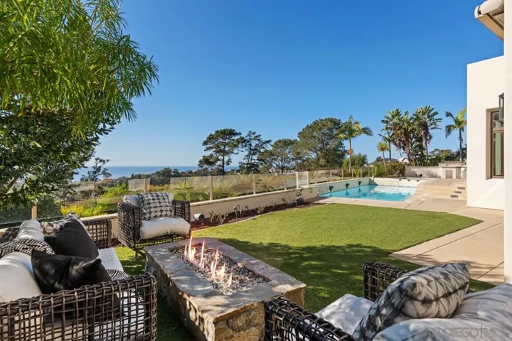 8080 La Jolla Scenic Dr N, La Jolla, California 92037