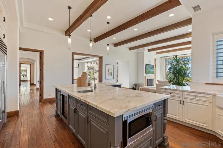 8080 La Jolla Scenic Dr N, La Jolla, California 92037