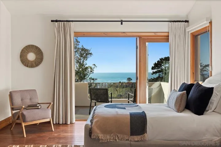 8080 La Jolla Scenic Dr N, La Jolla, California 92037