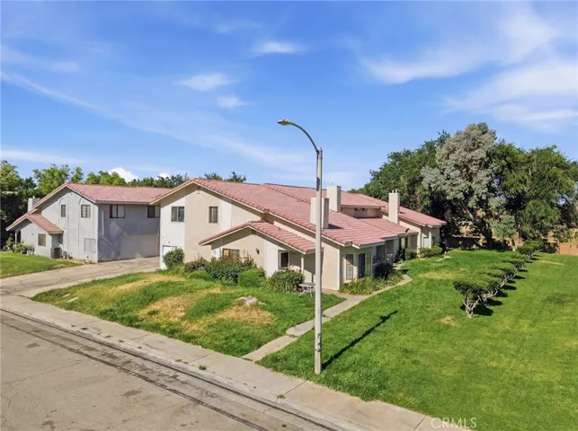 43731 8th Street E, Lancaster, California 93535