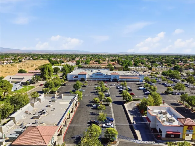 43731 8th Street E, Lancaster, California 93535