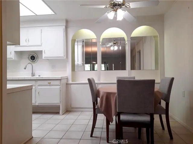 Dining area w/ ceiling fan