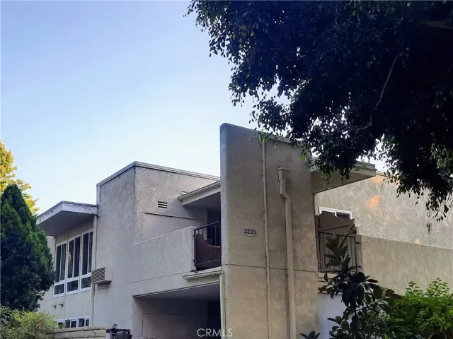 Upper unit w/ direct no-steps access from carport