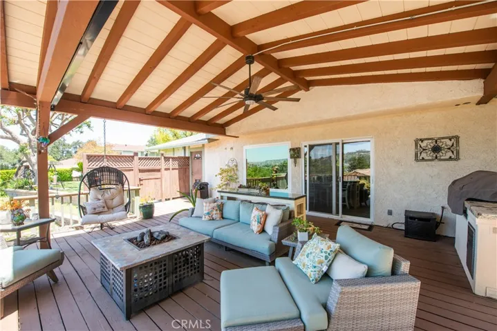 25023 Everett, Newhall, California 91321