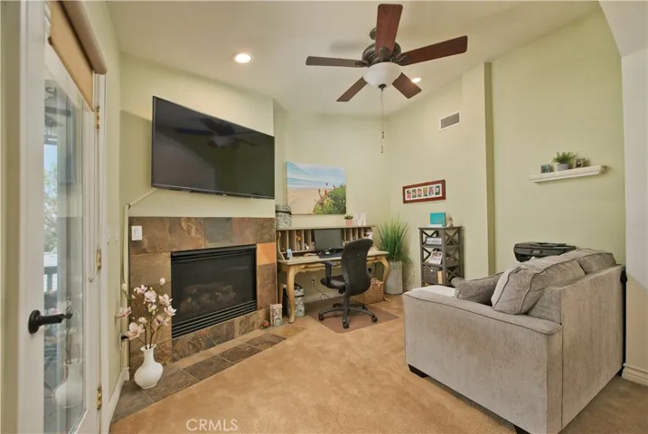 25023 Everett, Newhall, California 91321