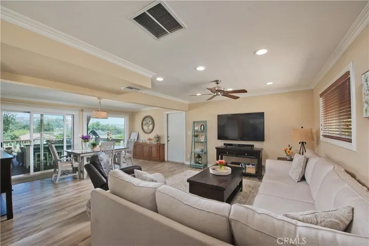 25023 Everett, Newhall, California 91321