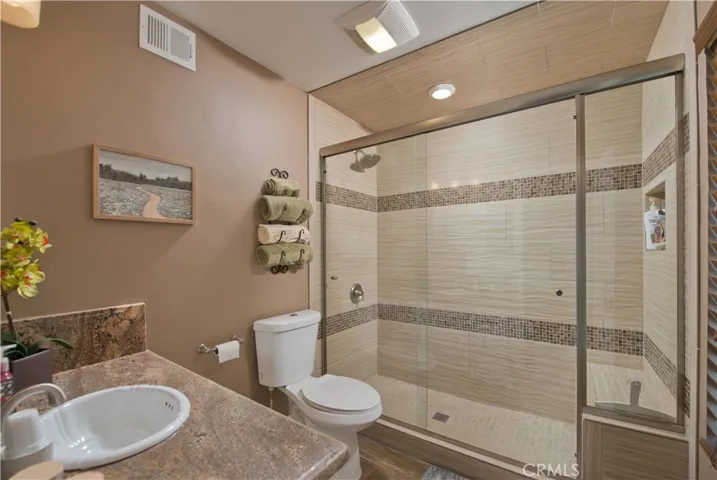 25023 Everett, Newhall, California 91321