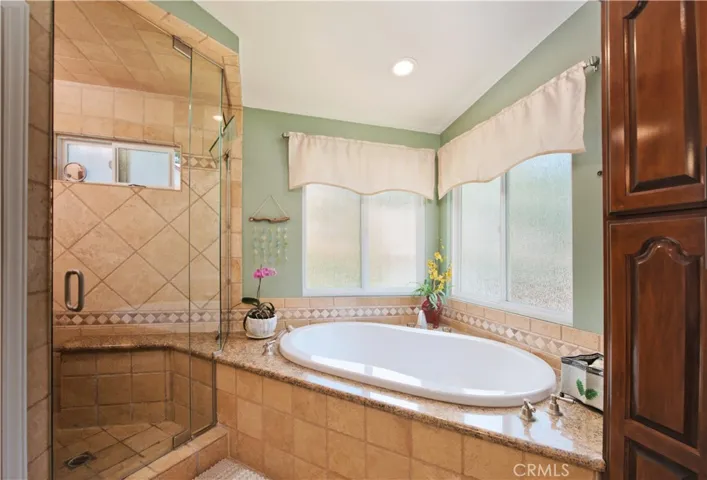 25023 Everett, Newhall, California 91321