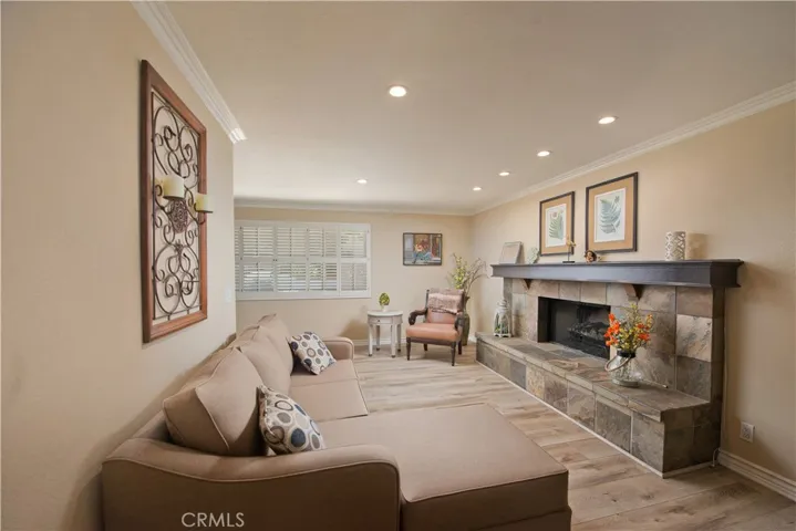 25023 Everett, Newhall, California 91321