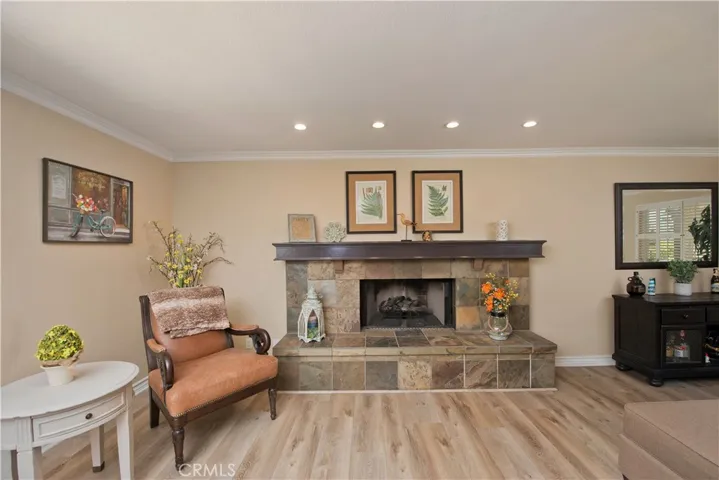 25023 Everett, Newhall, California 91321