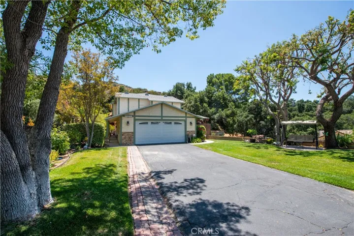 25023 Everett, Newhall, California 91321