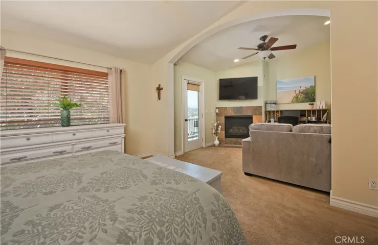 25023 Everett, Newhall, California 91321