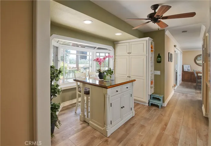 25023 Everett, Newhall, California 91321