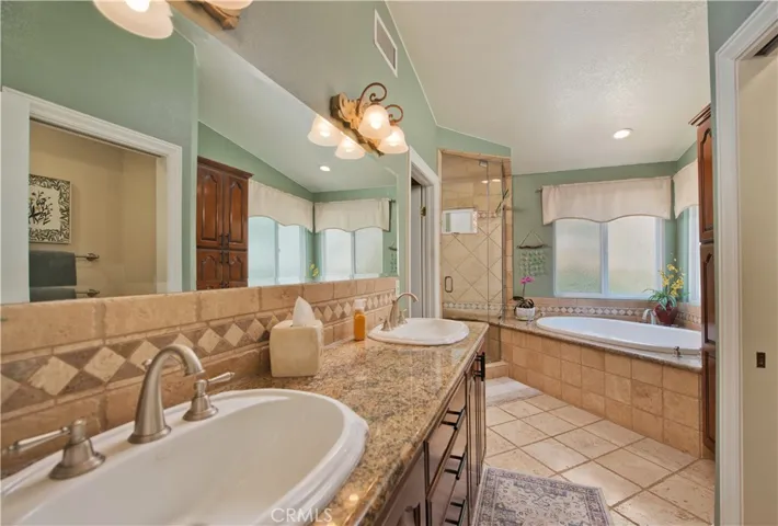 25023 Everett, Newhall, California 91321