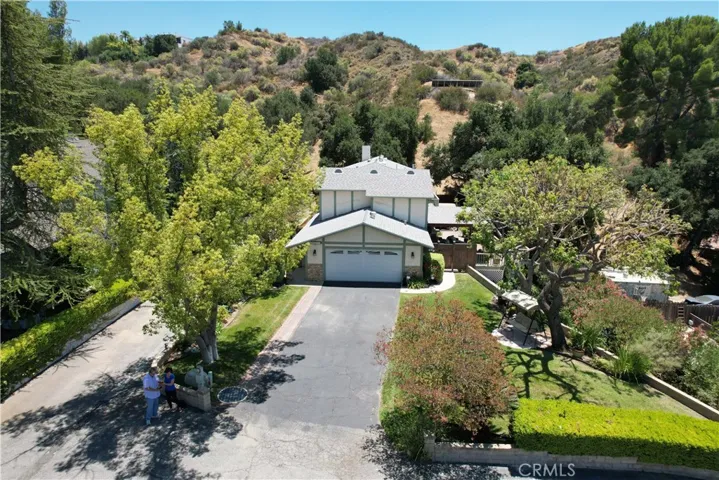 25023 Everett, Newhall, California 91321
