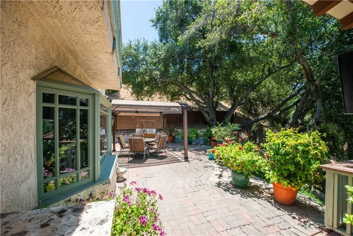 25023 Everett, Newhall, California 91321