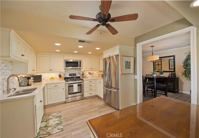 25023 Everett, Newhall, California 91321