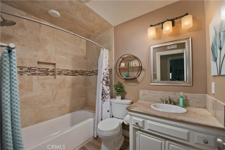 25023 Everett, Newhall, California 91321
