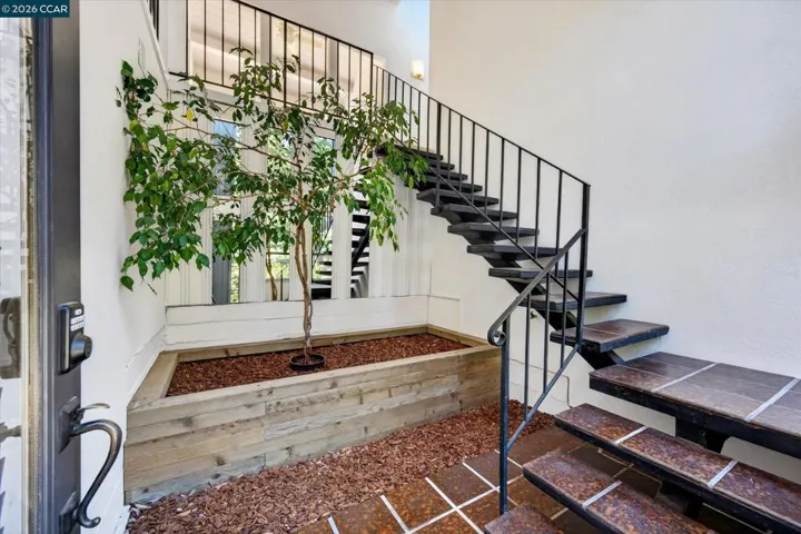 53 Sleepy Hollow Ln, Orinda, California 94563
