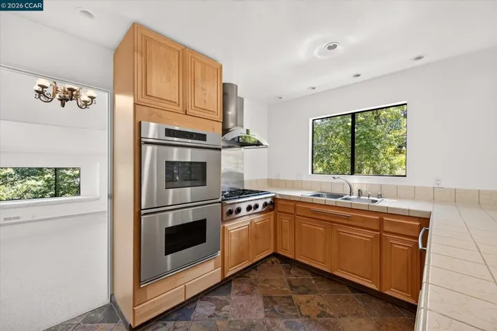 53 Sleepy Hollow Ln, Orinda, California 94563