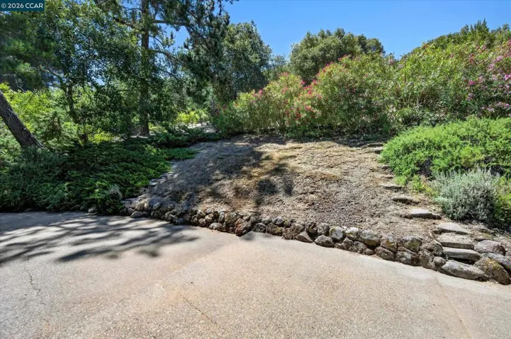 53 Sleepy Hollow Ln, Orinda, California 94563