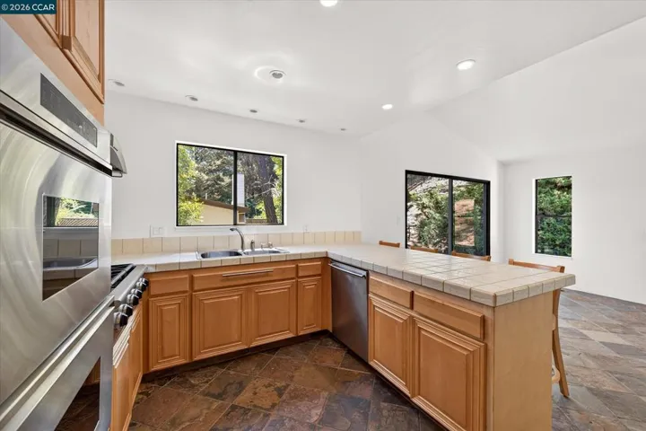 53 Sleepy Hollow Ln, Orinda, California 94563