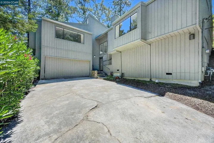 53 Sleepy Hollow Ln, Orinda, California 94563