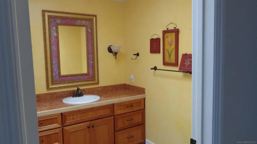 3730 Silverleaf Ln., Vista, California 92084