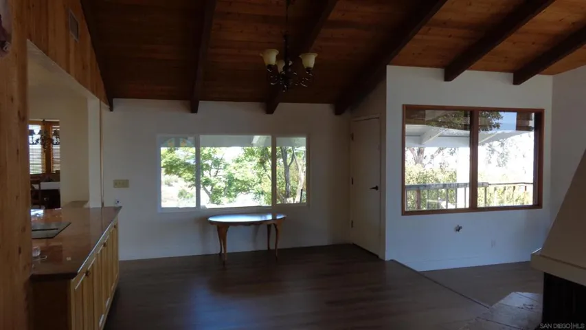 3730 Silverleaf Ln., Vista, California 92084