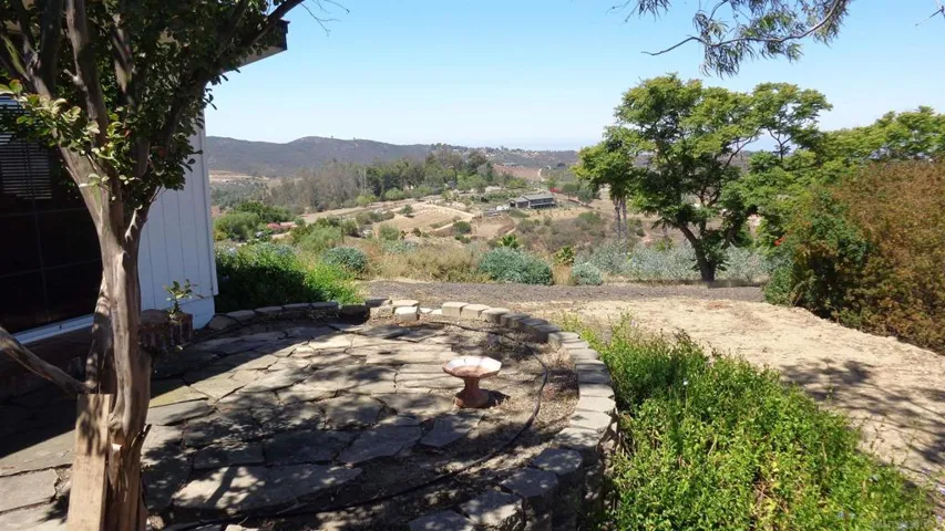 3730 Silverleaf Ln., Vista, California 92084
