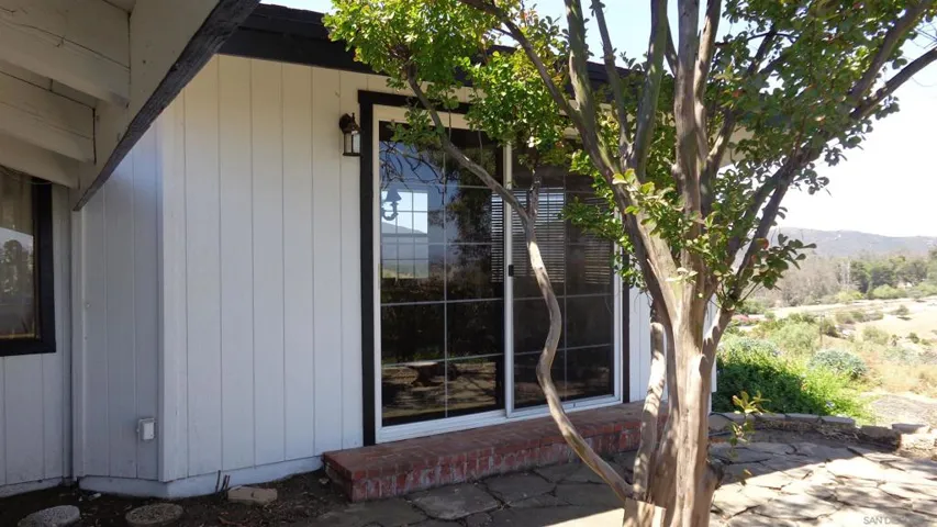 3730 Silverleaf Ln., Vista, California 92084