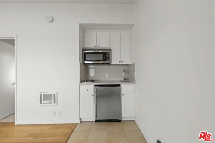 2404 Ocean Park Boulevard, Santa Monica, California 90405