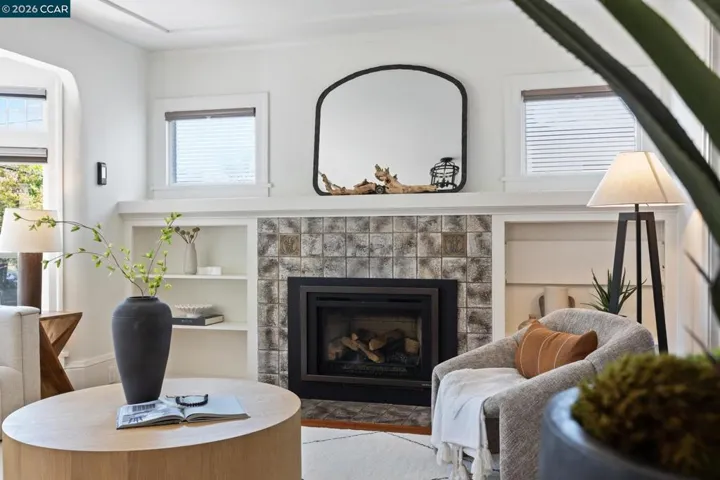 628 Poirier St, Oakland, California 94609
