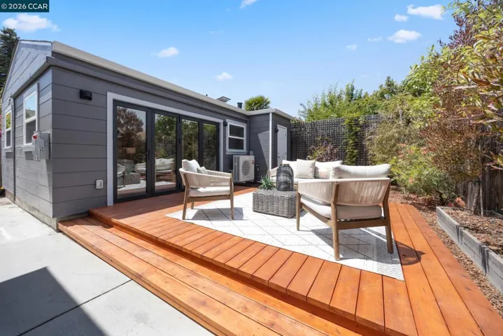 628 Poirier St, Oakland, California 94609
