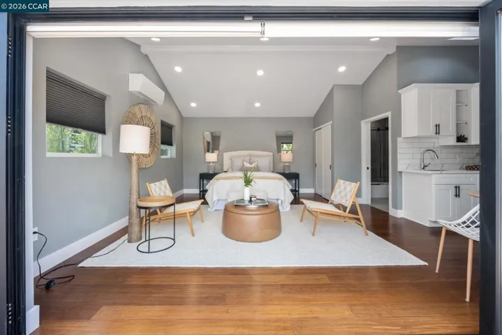 628 Poirier St, Oakland, California 94609