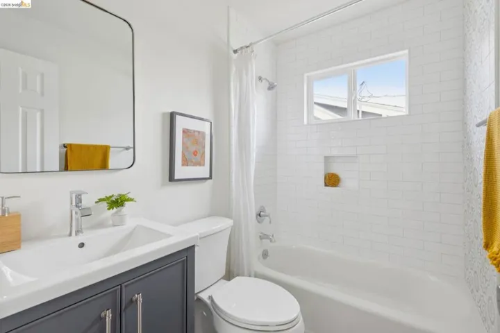 2207 Damuth St 1, Oakland, California 94602
