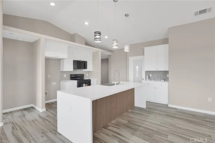9835 Pyrite Avenue, Hesperia, California 92345