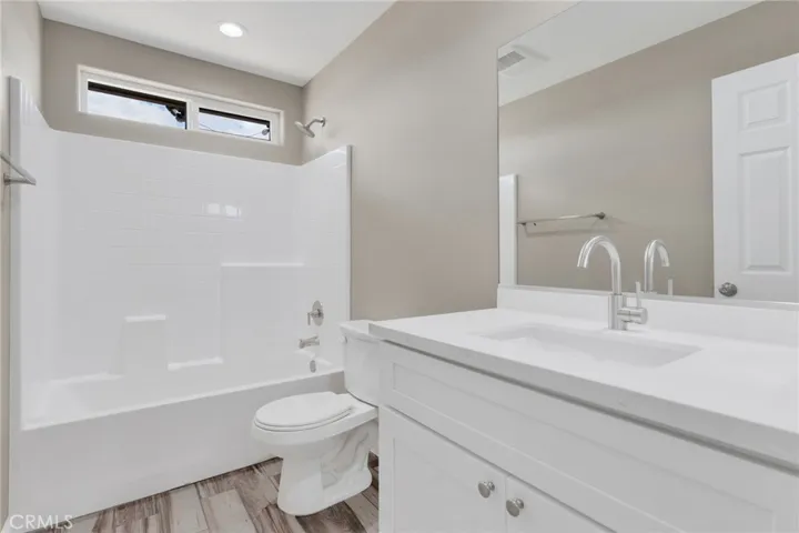 9835 Pyrite Avenue, Hesperia, California 92345
