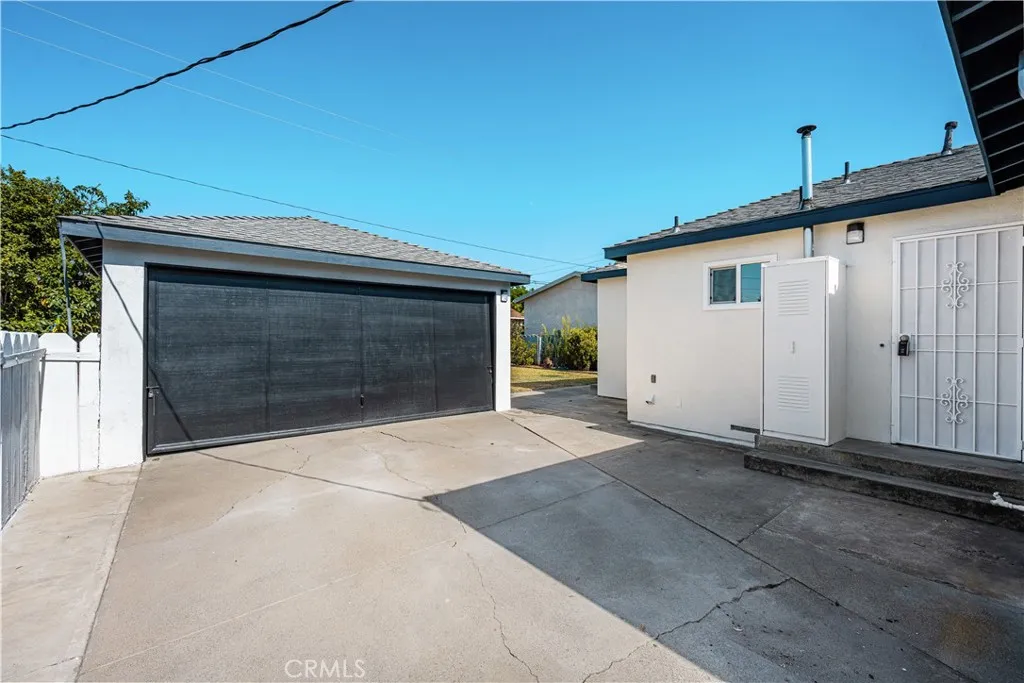 DETACHED GARAGE WITH LARGE DRIVEWAY