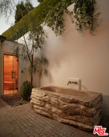 851 Strada Vecchia Road, Los Angeles, California 90077