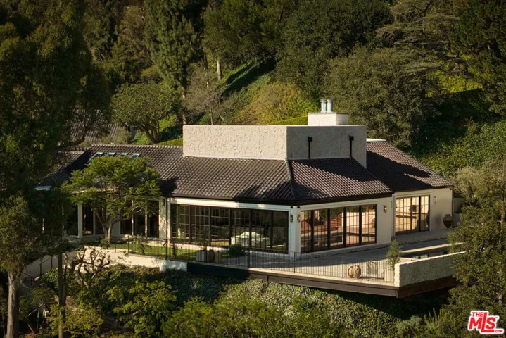 851 Strada Vecchia Road, Los Angeles, California 90077