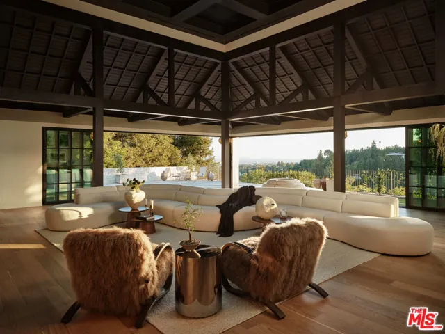851 Strada Vecchia Road, Los Angeles, California 90077