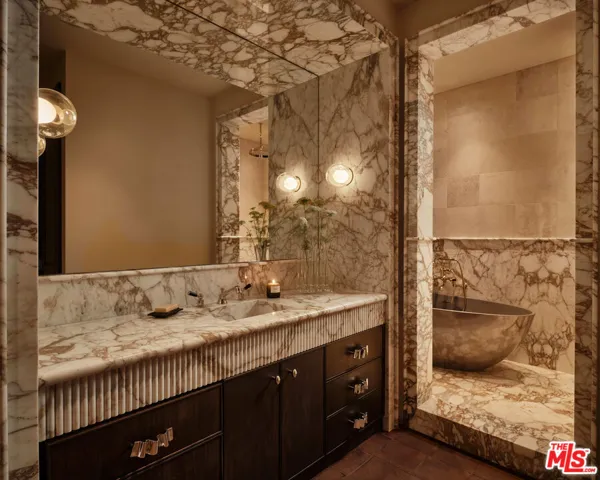 851 Strada Vecchia Road, Los Angeles, California 90077