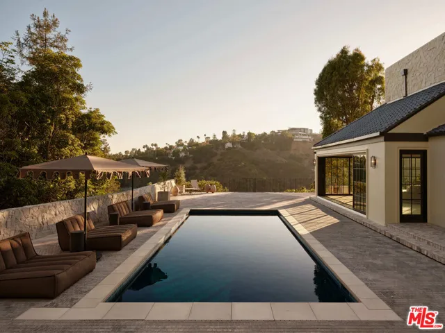 851 Strada Vecchia Road, Los Angeles, California 90077