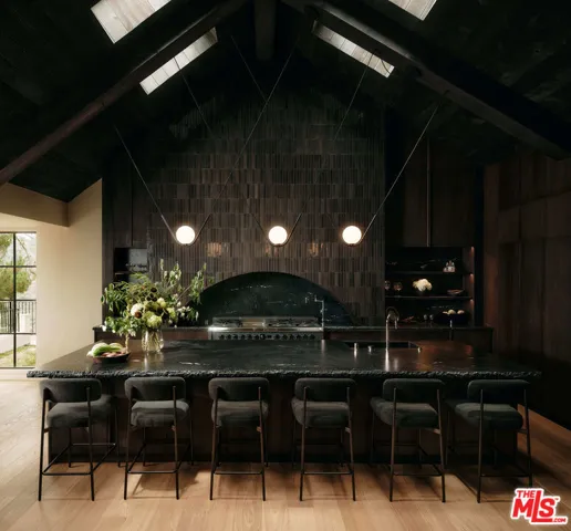 851 Strada Vecchia Road, Los Angeles, California 90077