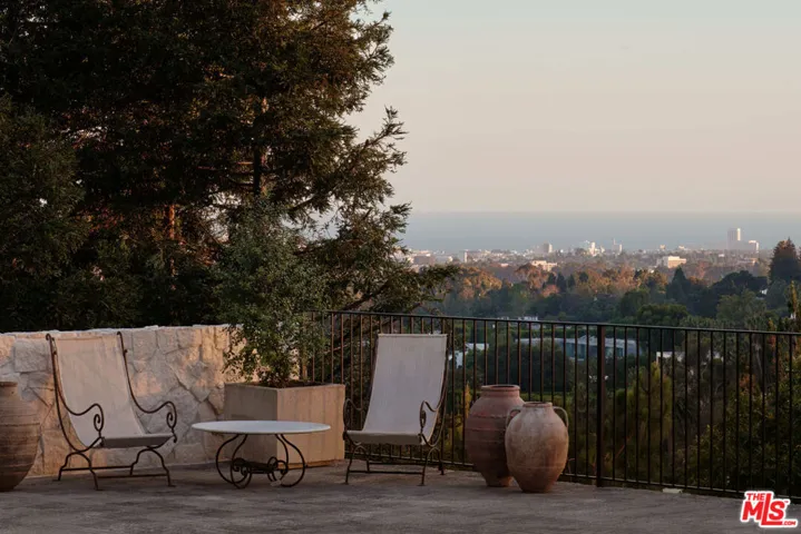 851 Strada Vecchia Road, Los Angeles, California 90077